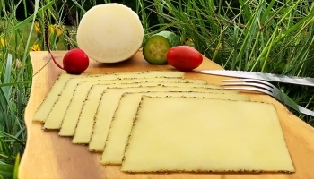 Rückholzer Zitronen-Pfeffer-Käse in Scheiben